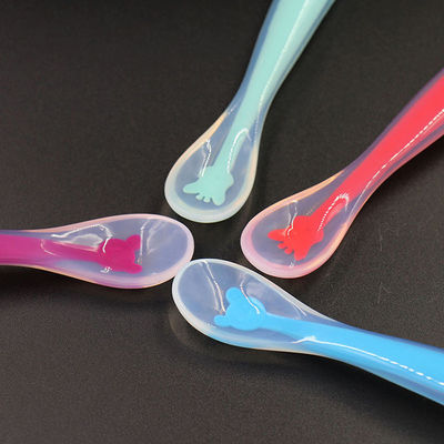 BPA Free Silikon Kauçuk Malzemeleri Yenidoğan Bebek İçin Yumuşak Besleme Kaşığı